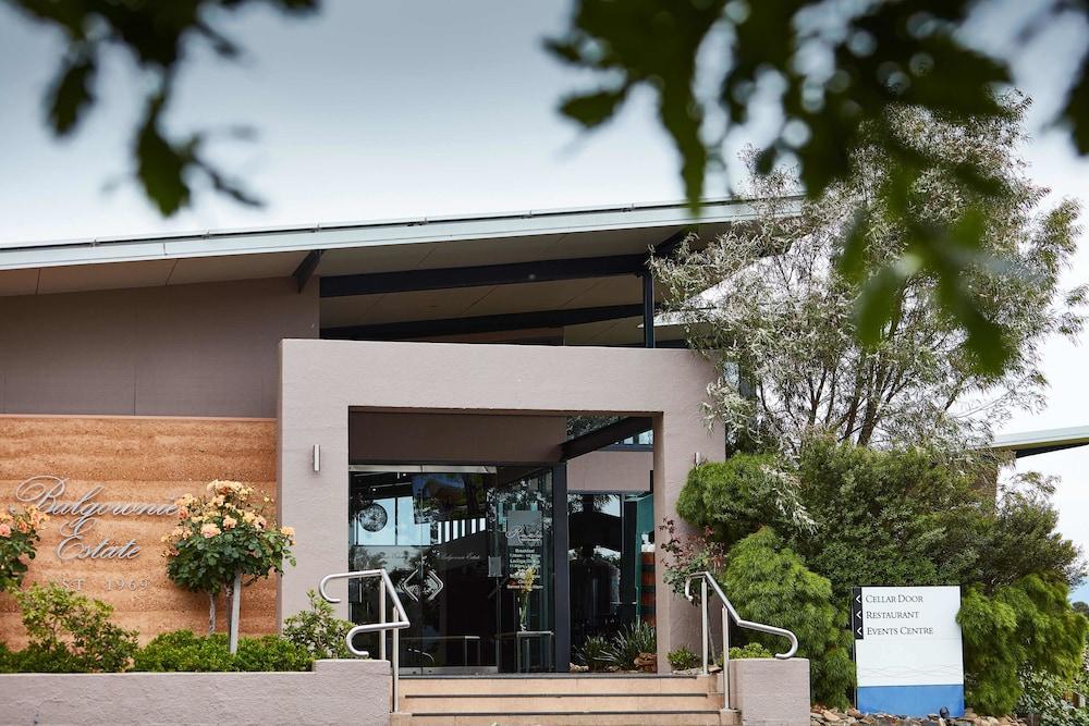 Balgownie Estate Yarra Valley Ярра-Глен Экстерьер фото Entrance to the National Museum of Australia