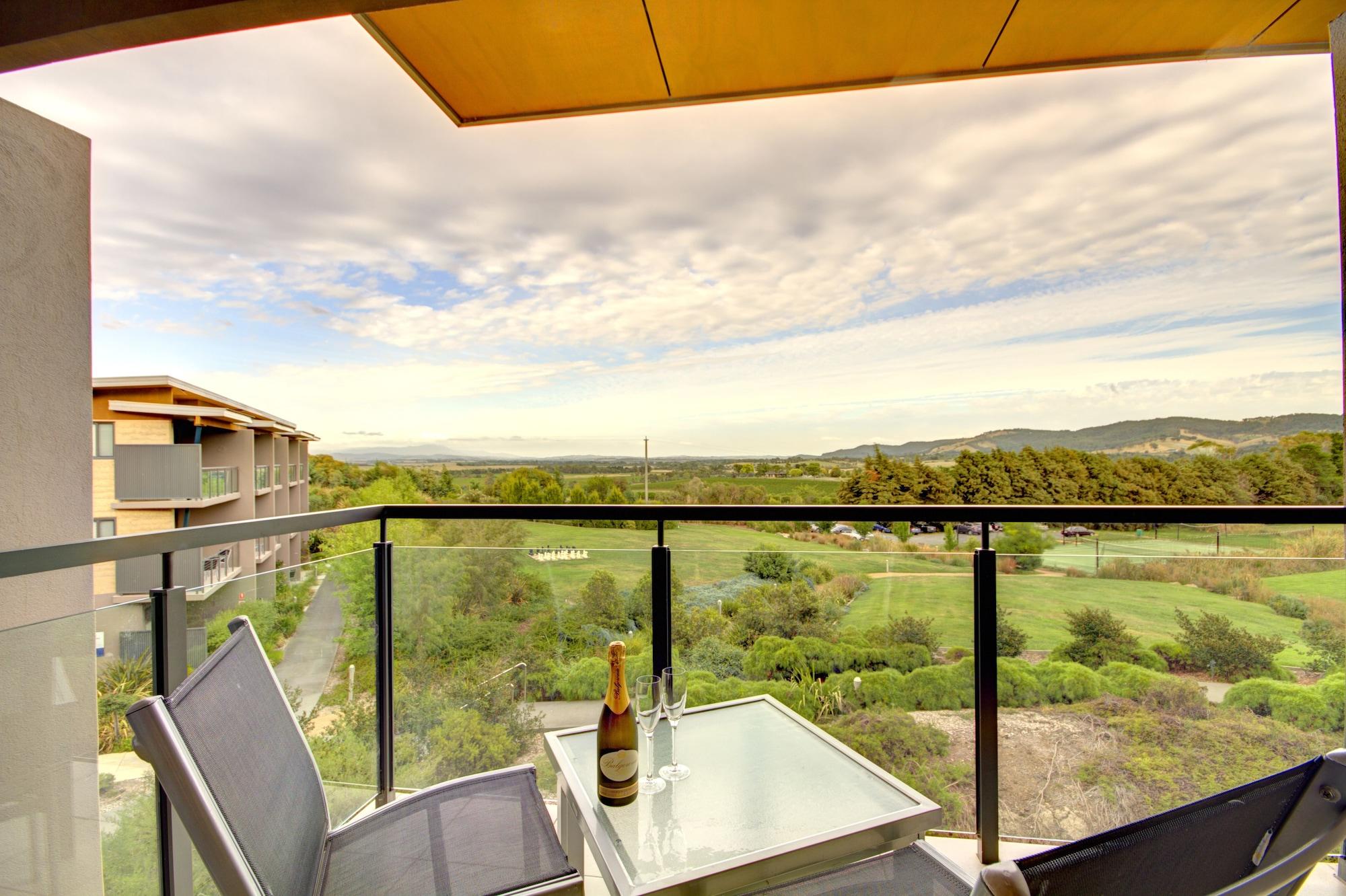 Balgownie Estate Yarra Valley Ярра-Глен Экстерьер фото A view from a balcony